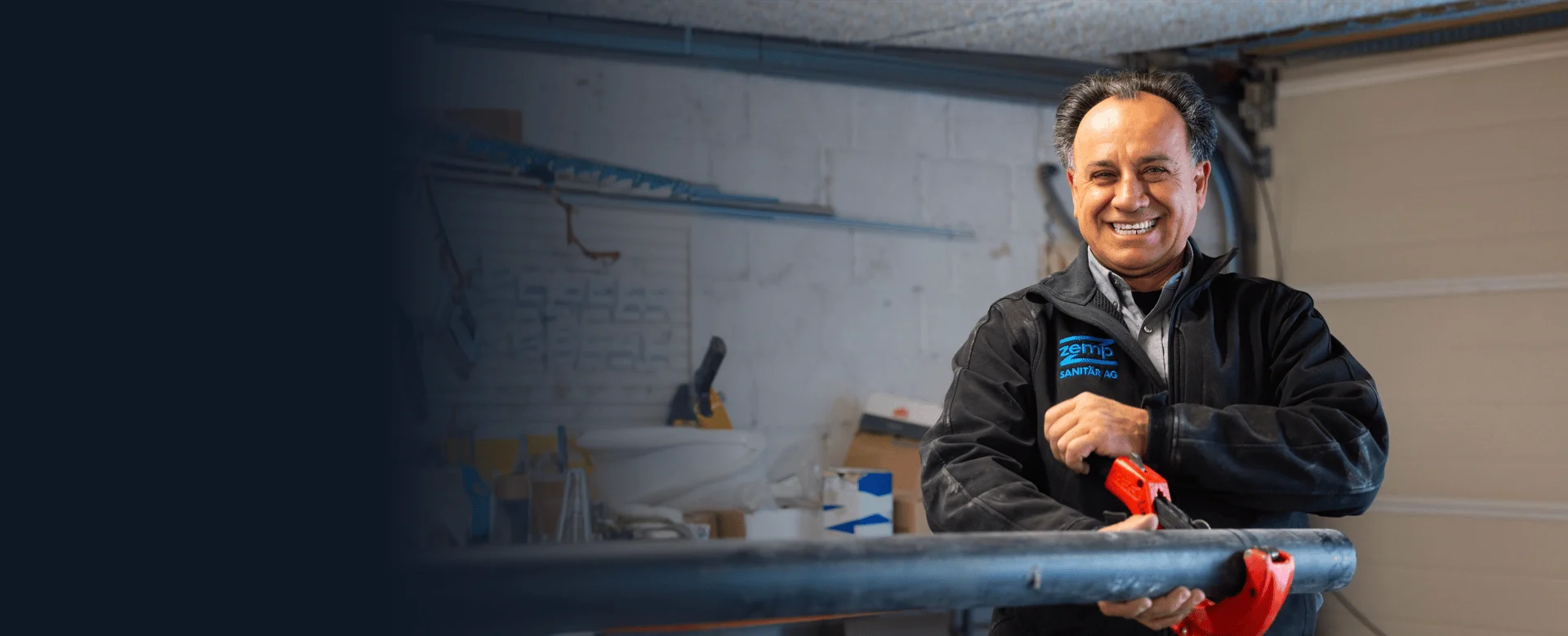 Thomas Weber in der Werkstatt von Zemp Sanitär AG